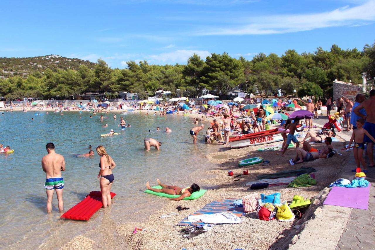 Apartments By The Sea Tisno, Murter - 812 Bagian luar foto