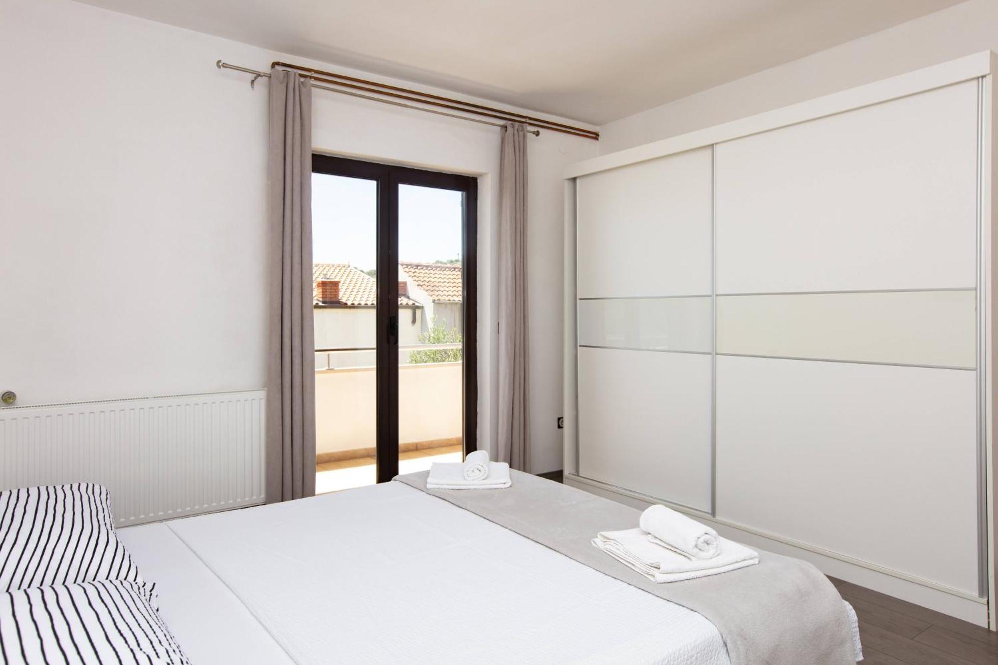 Apartments By The Sea Tisno, Murter - 812 Ruang foto