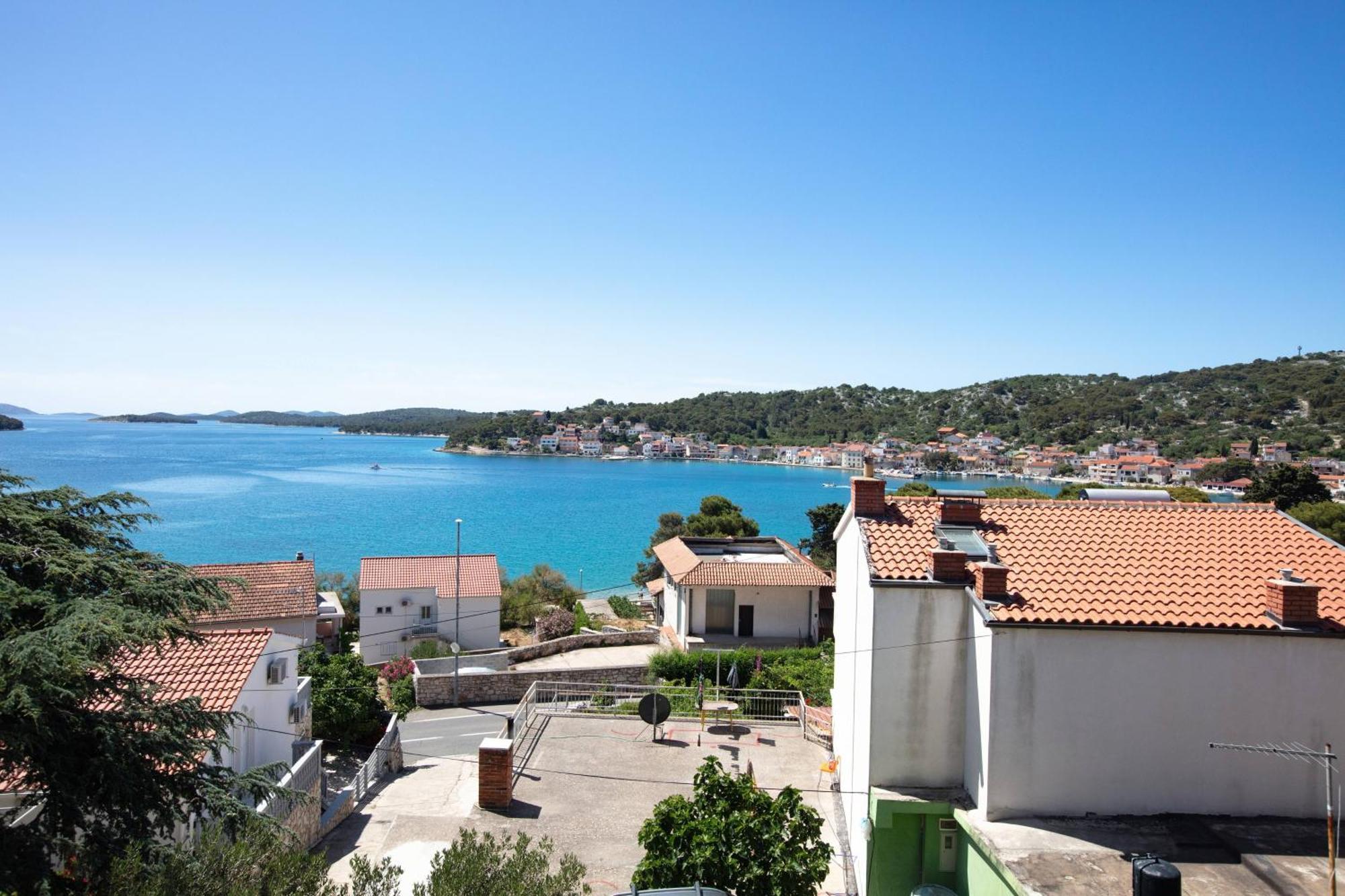 Apartments By The Sea Tisno, Murter - 812 Bagian luar foto