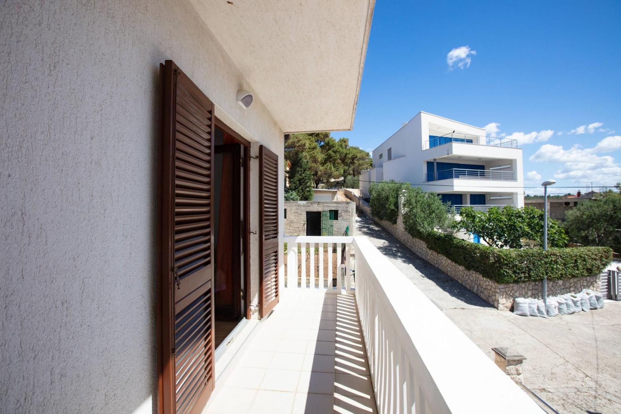 Apartments By The Sea Tisno, Murter - 812 Bagian luar foto