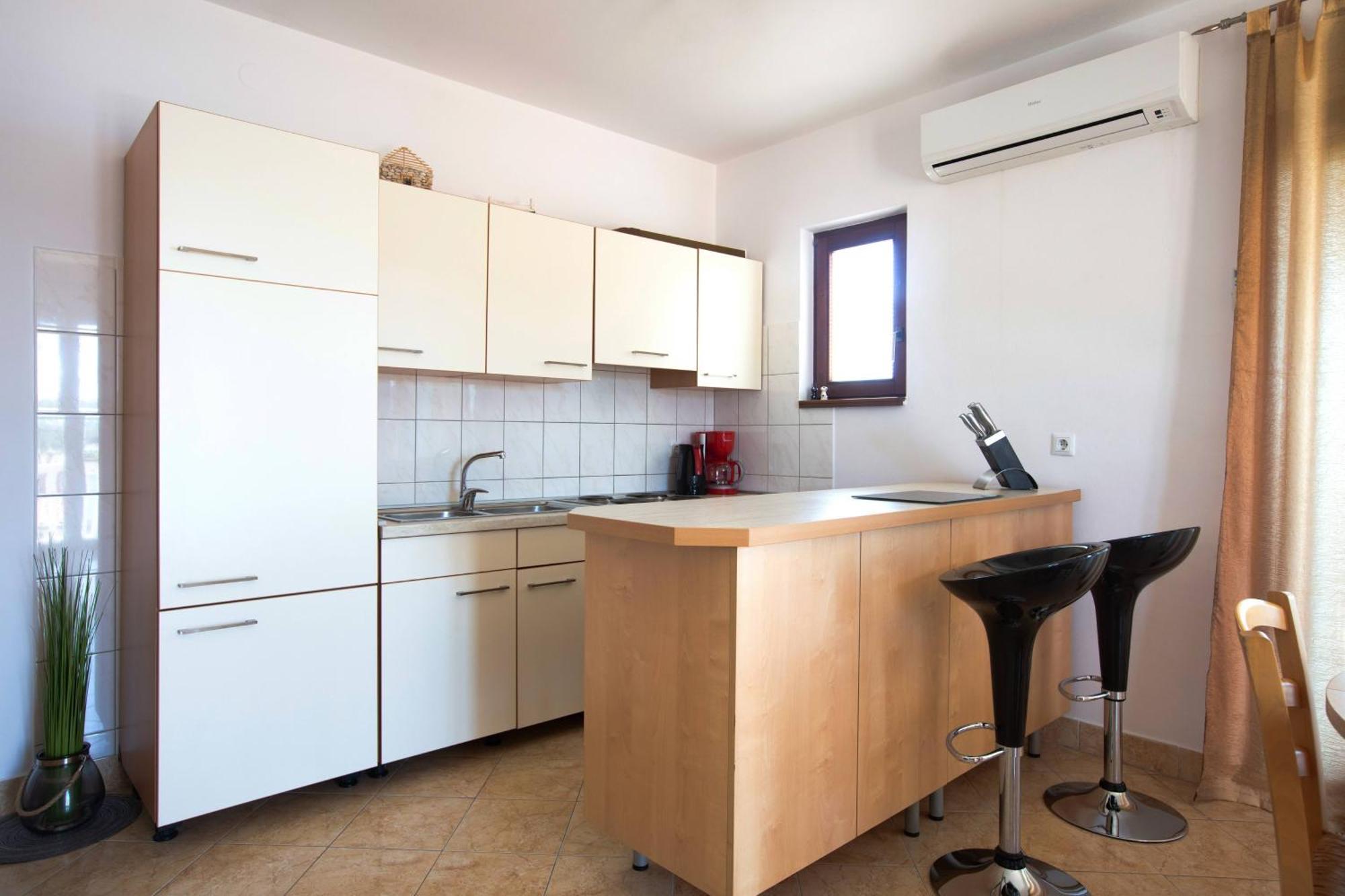 Apartments By The Sea Tisno, Murter - 812 Bagian luar foto