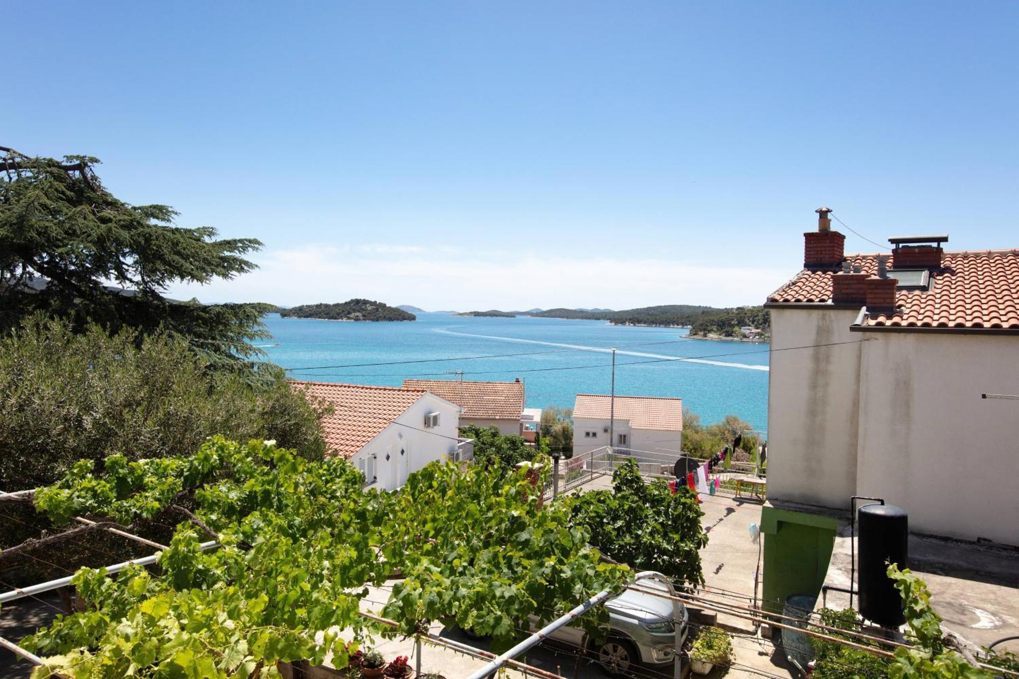 Apartments By The Sea Tisno, Murter - 812 Bagian luar foto