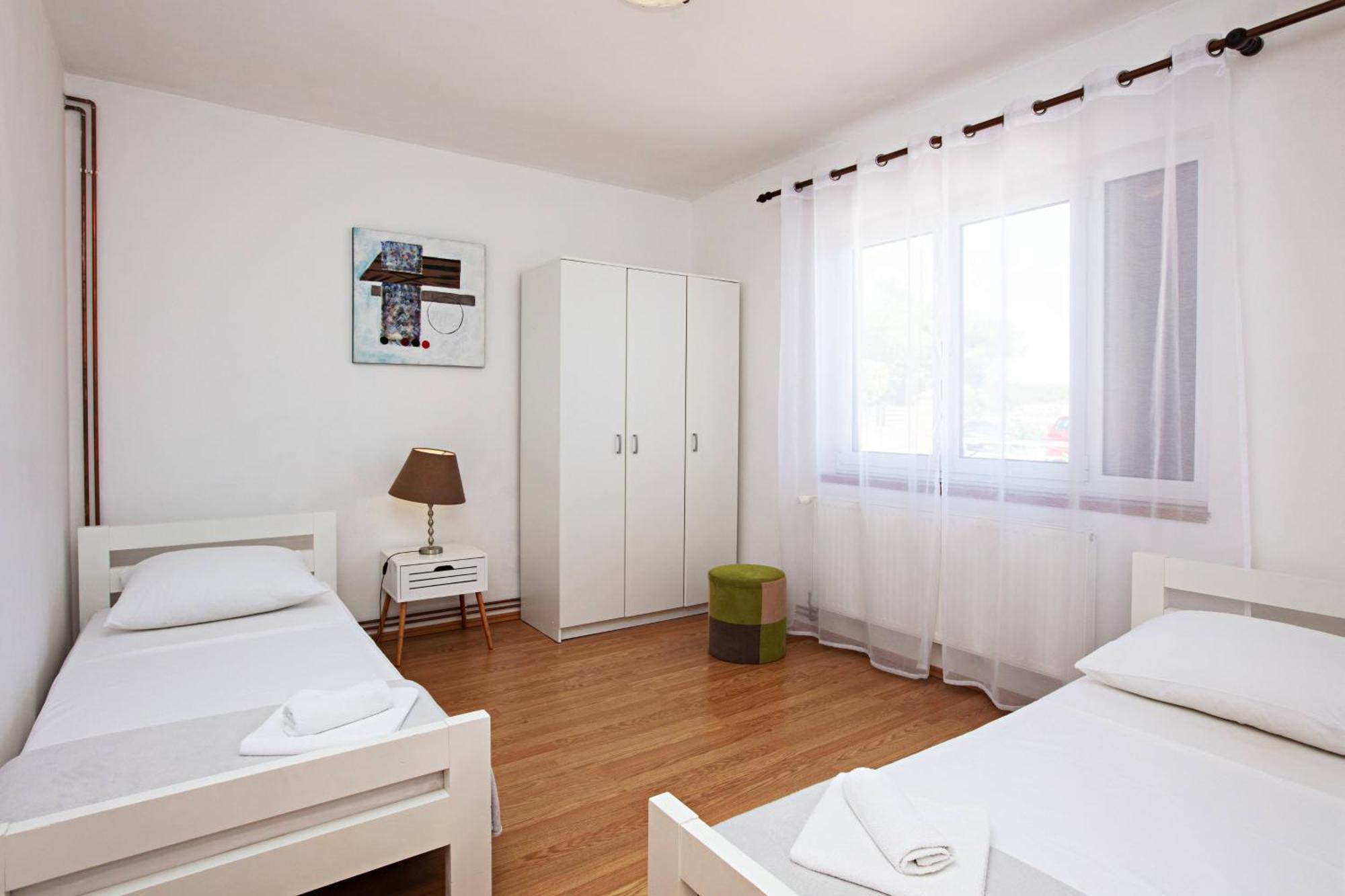Apartments By The Sea Tisno, Murter - 812 Bagian luar foto